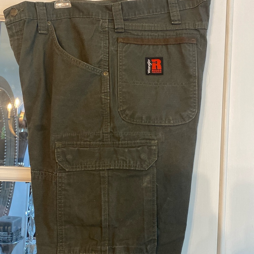 Wrangler Riggs Workwear. olive/ dark green cargo/ 6 pocket work pants.